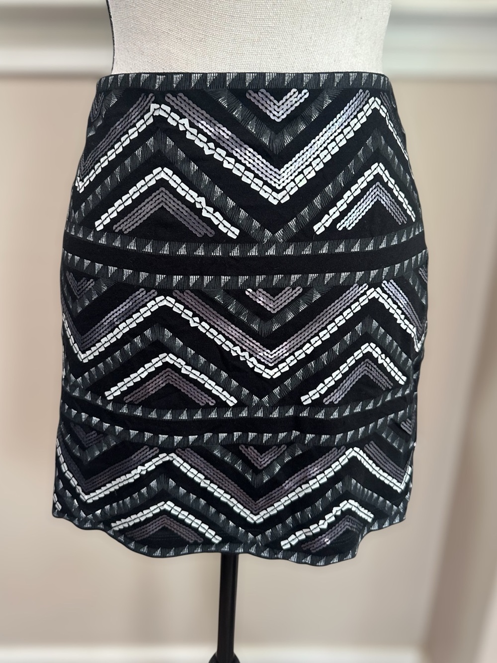 Express Black Silver Chevron Sequin Mini Skirt Size Large